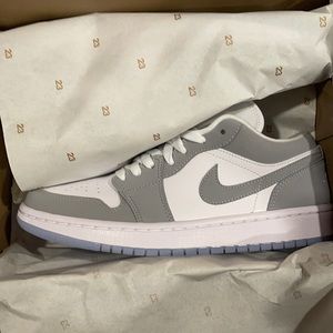 Jordan 1 Low Wolf Grey